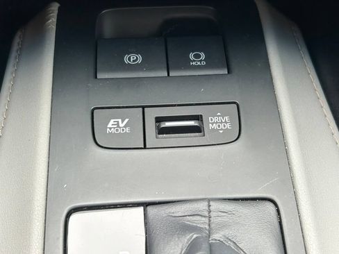 Used 2023 Toyota Venza LE AWD/4WD image 29