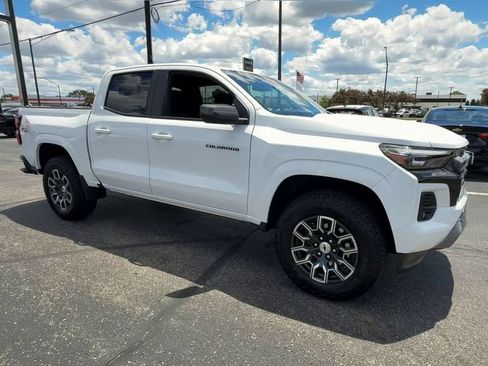 Used 2025 Chevrolet Colorado Z71 AWD/4WD image 2