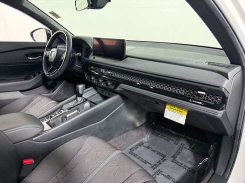 Used 2025 Honda Accord Sport image 12