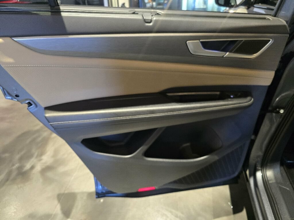 Used 2024 Volkswagen Atlas Cross Sport SE w/ Panoramic Sunroof Package FWD image 20