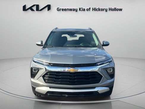 Used 2025 Chevrolet TrailBlazer LT image 2