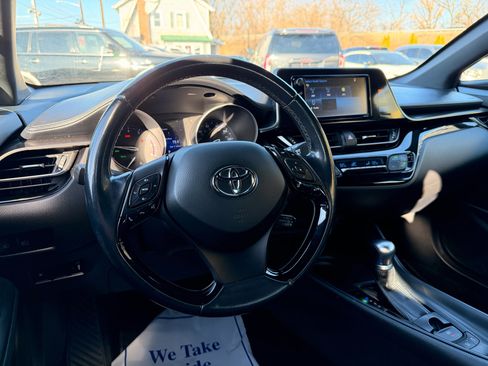 Used 2018 Toyota C-HR image 11