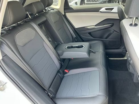 New 2026 Volkswagen Taos SE FWD image 16