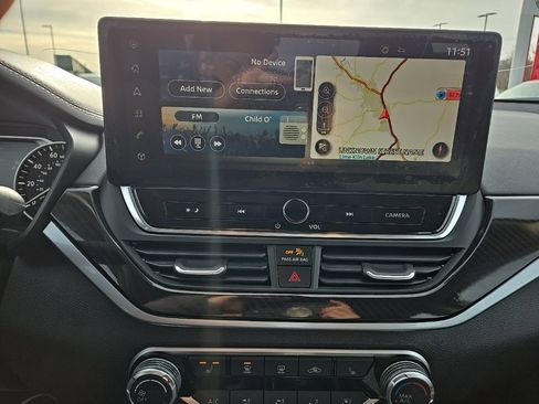 Used 2023 Nissan Altima 2.5 SR w/ SR Premium Package image 18