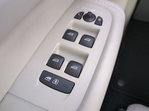 New 2026 Volvo XC60 B5 Ultra w/ Climate Package image 23