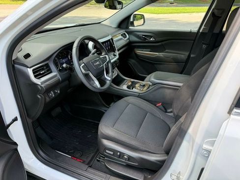 Used 2023 GMC Acadia SLE w/ Driver Convenience Package FWD image 16