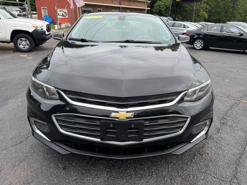 Used 2017 Chevrolet Malibu LT FWD image 2