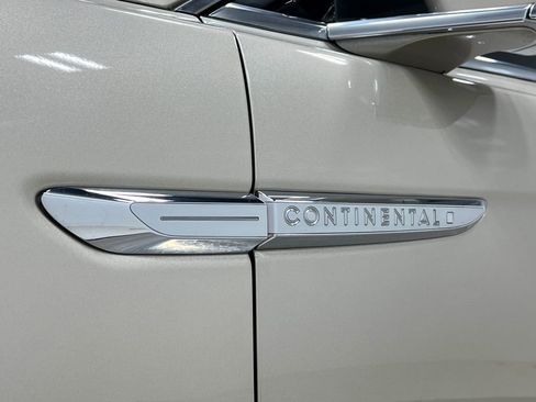 Used 2017 Lincoln Continental Select w/ Climate Package FWD image 40