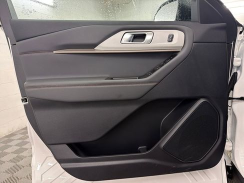 New 2026 Ford Explorer Active RWD image 15