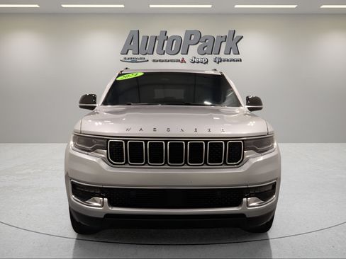 Certified 2024 Jeep Wagoneer 4WD image 3