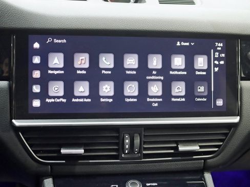 Used 2022 Porsche Cayenne Platinum Edition image 18