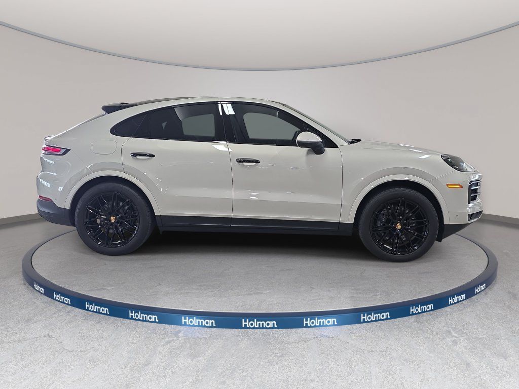 Used 2024 Porsche Cayenne Coupe AWD/4WD image 6
