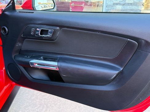 Used 2017 Ford Mustang Coupe image 12