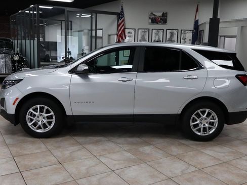 Used 2022 Chevrolet Equinox LT image 2