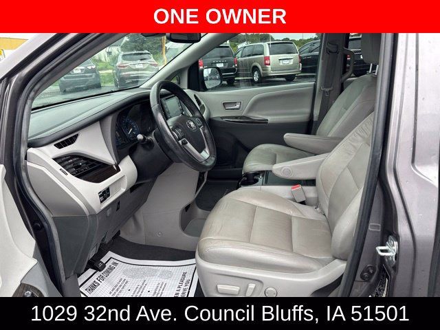 Used 2019 Toyota Sienna XLE Premium FWD image 19