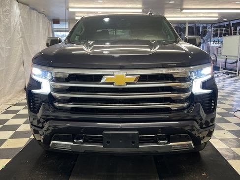 Used 2023 Chevrolet Silverado 1500 High Country w/ High Country Premium Package AWD/4WD image 2