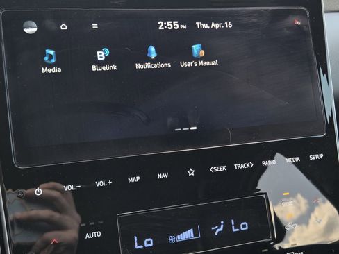 Certified 2024 Hyundai Santa Cruz Limited AWD/4WD image 11