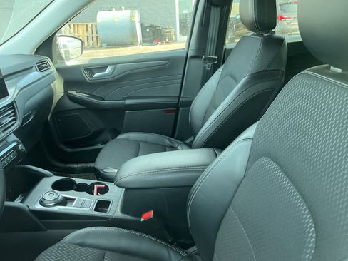 Used 2025 Ford Escape SE image 23