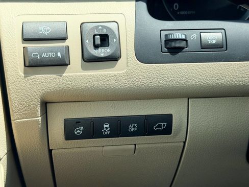 Used 2013 Lexus LX 570 4WD w/ Luxury Pkg image 46