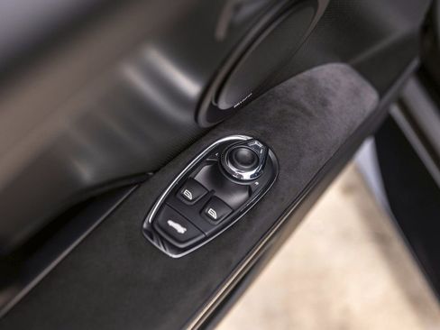 Used 2019 Aston Martin DBS Superleggera RWD image 55