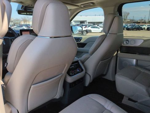 Used 2021 Lincoln Navigator Reserve w/ Luxury Package image 18