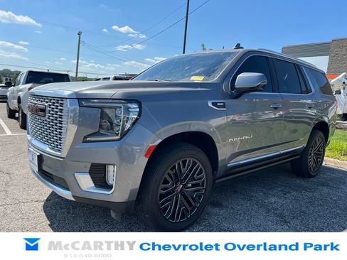 Used 2021 GMC Yukon Denali w/ Denali Ultimate Package AWD/4WD image 7