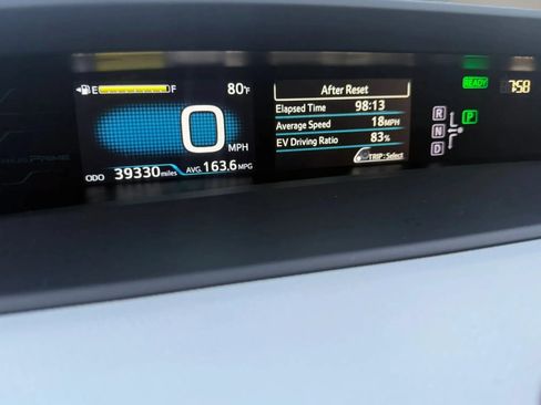 Used 2017 Toyota Prius Prime Advanced FWD image 24