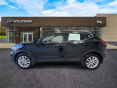 Used 2022 Nissan Rogue Sport SV w/ Technology Package image 21