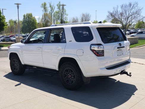 Used 2018 Toyota 4Runner SR5 Premium image 7