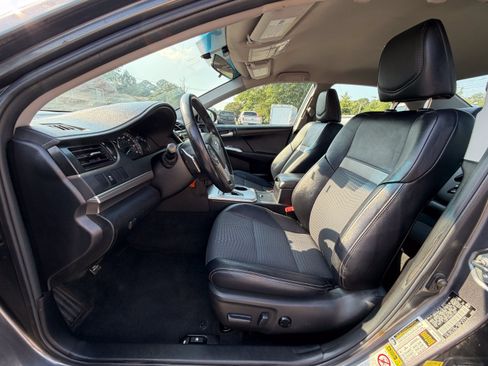 Used 2014 Toyota Camry SE FWD image 11
