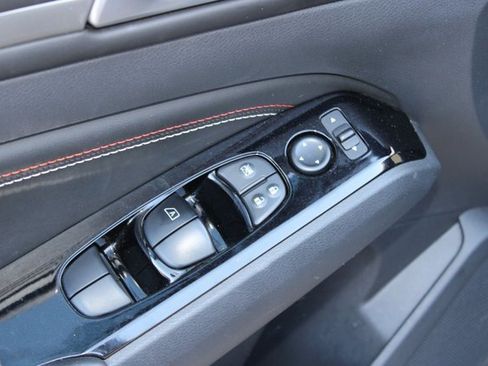 Used 2023 Nissan Altima 2.5 SR w/ SR Premium Package image 21