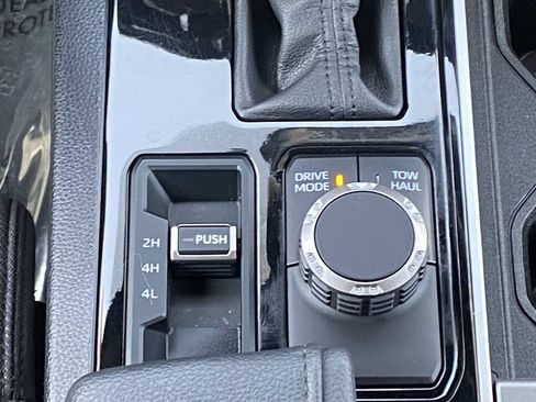 Certified 2025 Toyota Sequoia SR5 AWD/4WD image 30