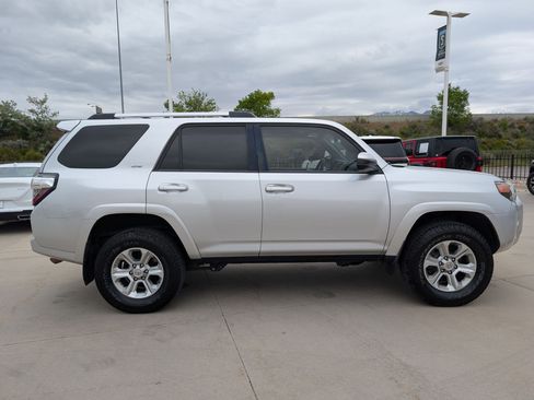 Used 2020 Toyota 4Runner SR5 AWD/4WD image 6