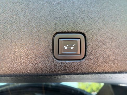 Certified 2024 Cadillac XT6 Premium Luxury w/ LPO, Floor Liner Package AWD/4WD image 36