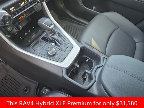 Used 2022 Toyota RAV4 XLE Premium image 33