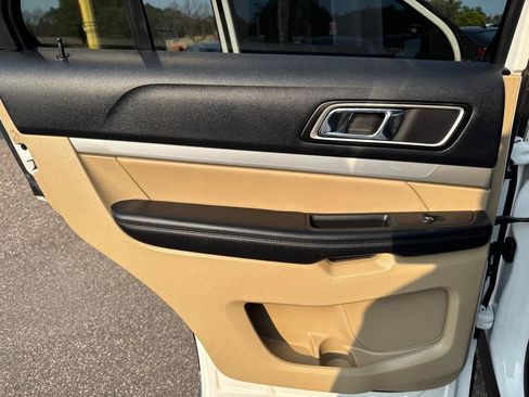 Used 2016 Ford Explorer XLT w/ Equipment Group 201A AWD/4WD image 19