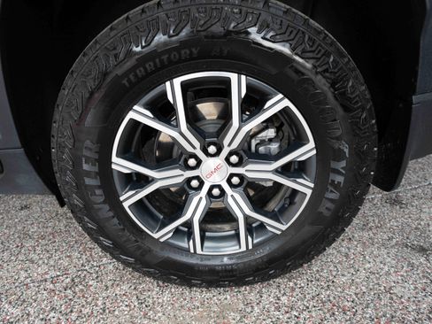 Used 2024 GMC Acadia AT4 w/ Luxury Package image 30