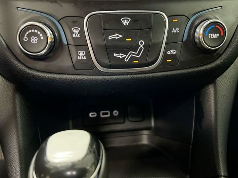 Used 2019 Chevrolet Equinox LT AWD/4WD image 16