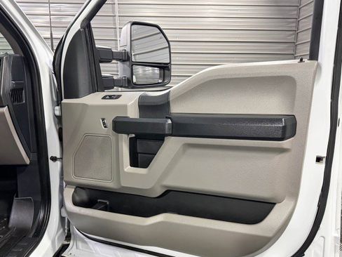 Used 2022 Ford F250 XL w/ Power Equipment Group image 32