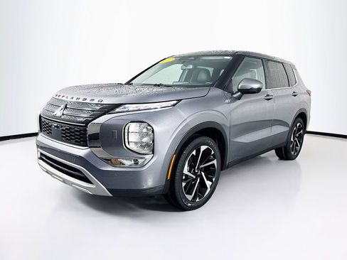 Used 2022 Mitsubishi Outlander SE AWD/4WD image 3