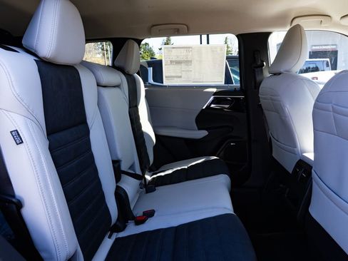 New 2026 Mitsubishi Outlander SE image 22