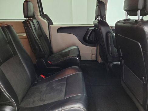 Used 2019 Dodge Grand Caravan SXT image 19