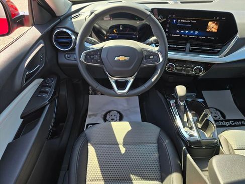 New 2026 Chevrolet Trax LT w/ Sunroof Package image 4