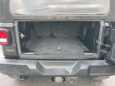 Used 2023 Jeep Wrangler Sport S image 33