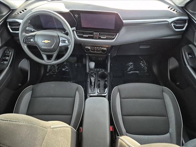 Used 2025 Chevrolet TrailBlazer LT AWD/4WD image 16