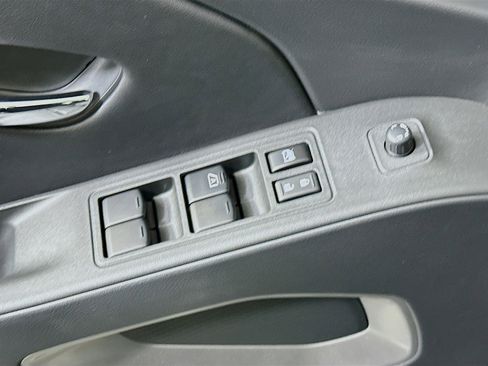 Used 2025 Nissan Frontier SV image 15