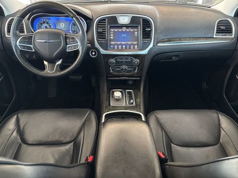 Used 2019 Chrysler 300 Limited image 16