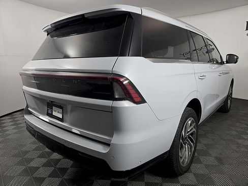 Certified 2025 Lincoln Navigator Reserve AWD/4WD image 5