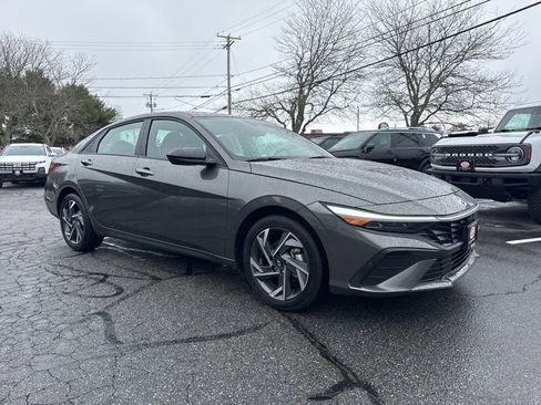 Certified 2025 Hyundai Elantra Sport image 2