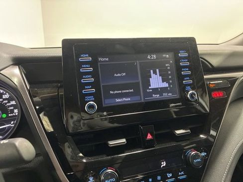 Used 2024 Toyota Camry SE image 21